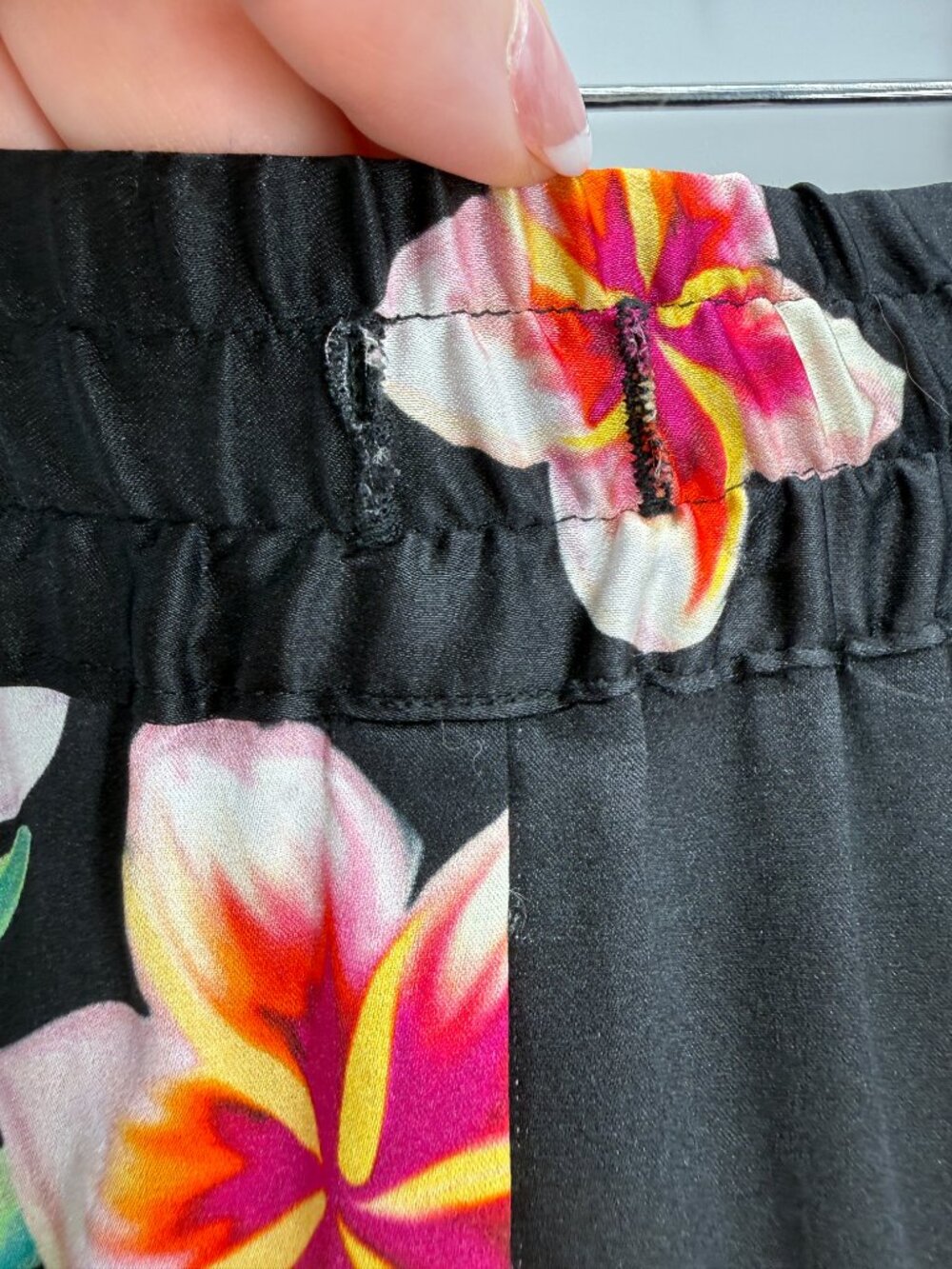 Johnny Was Silk Aruba Genvieve Jogger Pants Black Floral Tropical L - Picture 5 of 11